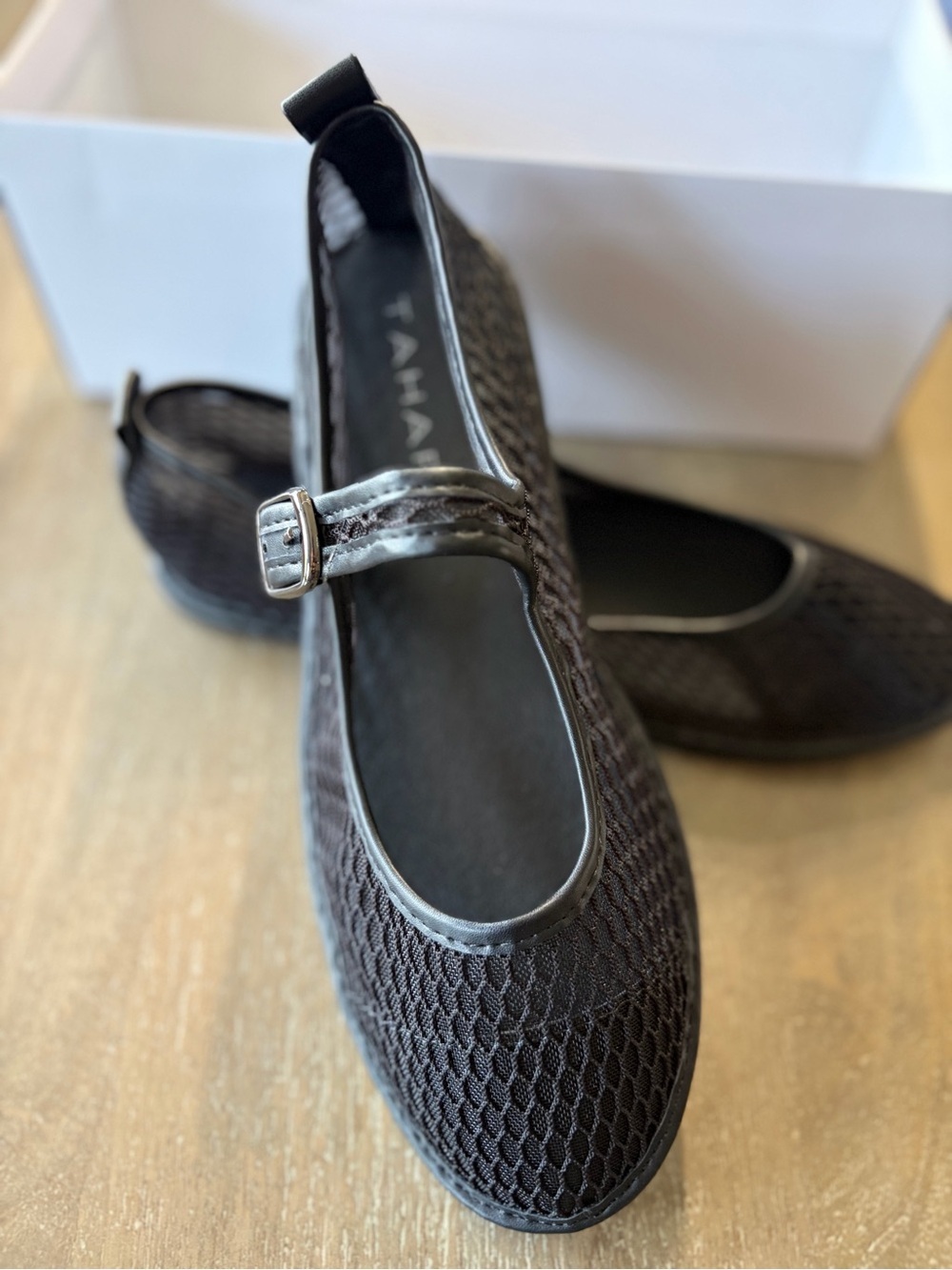 Tahari Belgium Flat Mary Jane Size 8 New with Box No lid